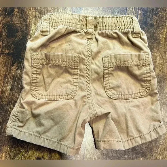 SET: Old Navy & Carter’s | 4- pairs of baby boy shorts. Size: 6-12M - Picture 10 of 14